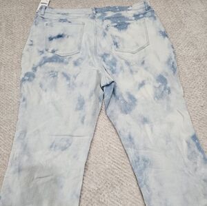 Curvy plus size Capri jeans